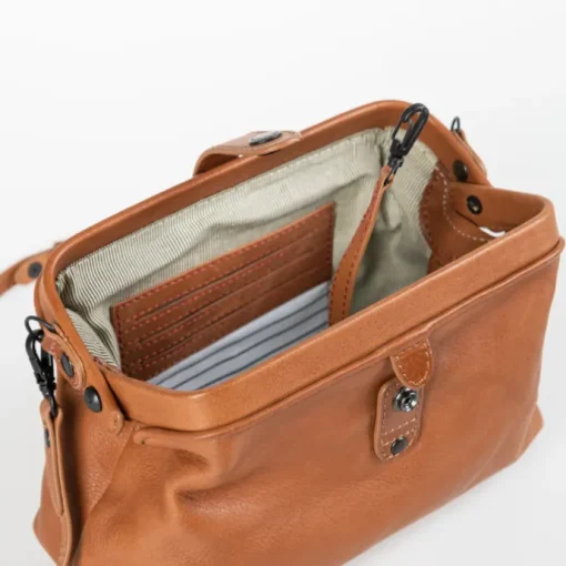Aunts & Uncles Grandma's Luxery Club Mrs. Eclair Shoulderbag caramel
