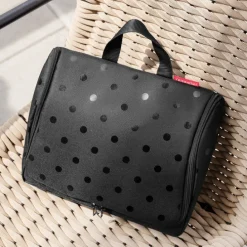 Reisenthel Kids Toiletbag glossy dots black